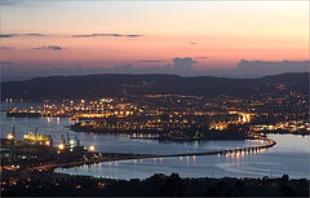 Imaxe da ría de Ferrol na noite